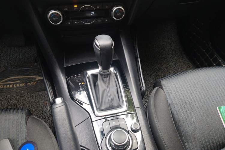 Used Mazda 3 Axela 2016 Sedan 1.5L Automatic Luxury Model
