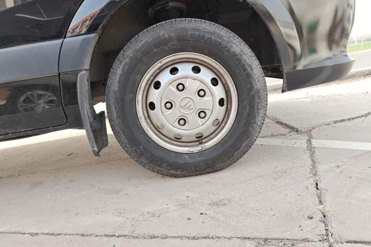 Used Foton Toano 2024 Joyear Multi-Function 2.0T Manual Long-Wheelbase Mid-Roof Model with Single Rear Tire Available in 5/6/7/9-Seater Configurations