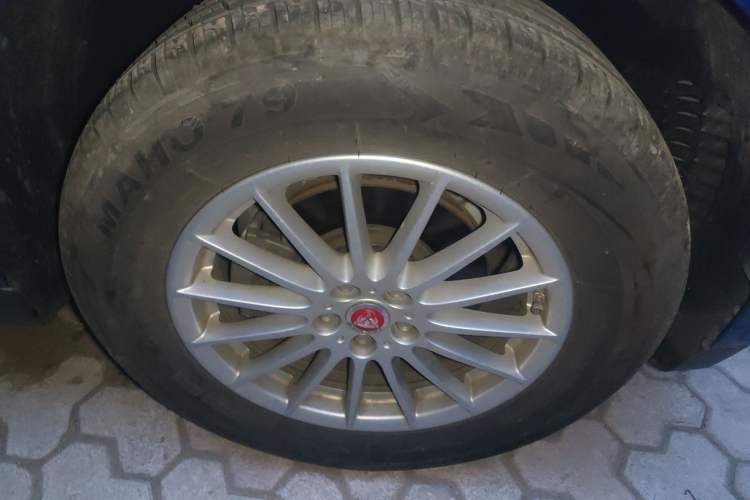 Used Jaguar F-PACE 2018 2.0T Four-Wheel Drive Urban Luxury Edition Right Front Wheel Hub