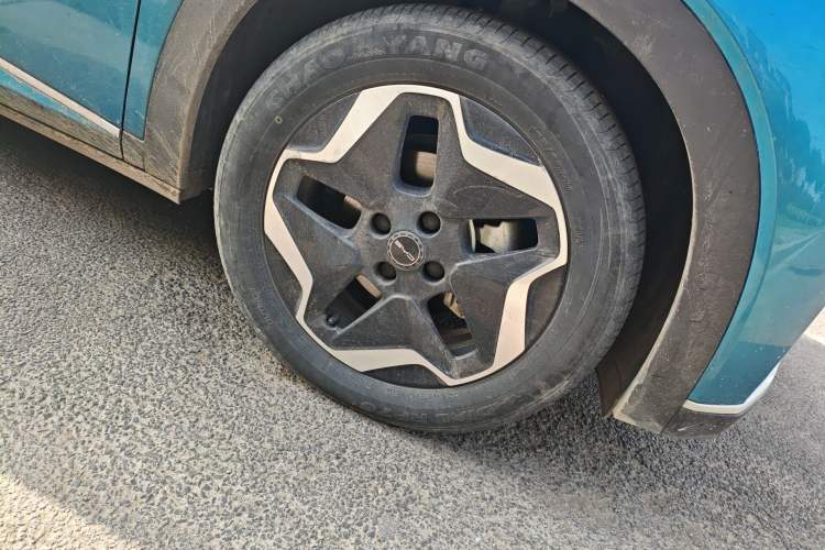 Used BYD Dolphin 2021 405 km Fashion Edition Right Front Wheel Hub