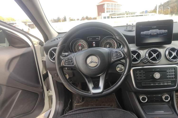 Used Mercedes-Benz GLA 2016 GLA 200 Fashion Model
