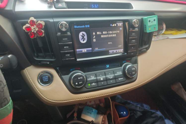 Used Toyota RAV4 2016 2.0L CVT Two-Wheel Drive Fashion Edition China V Standard
