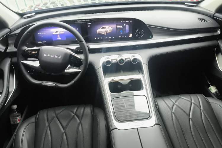 Used EXEED Stellar C-DM 2025 100 Long-Range Plus Two-Wheel Drive
