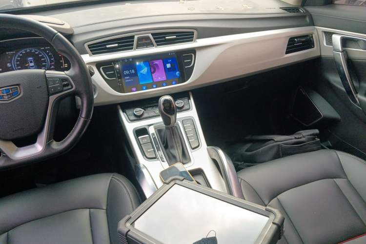 Used Geely Auto Emgrand X7 Sport 2018 1.8TD Automatic Two-Wheel Drive Smart Connect 4G Internet Edition Audio And AC Panel