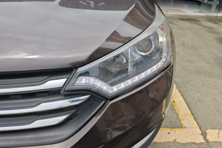 Used Dongfeng Aeolus AX7 2016 2.0L Automatic Zhiyi Trim Left Front Headlight