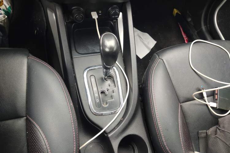 Used CHANGAN CS35 2016 1.6L Automatic Luxury Model China V Standard Gear Lever