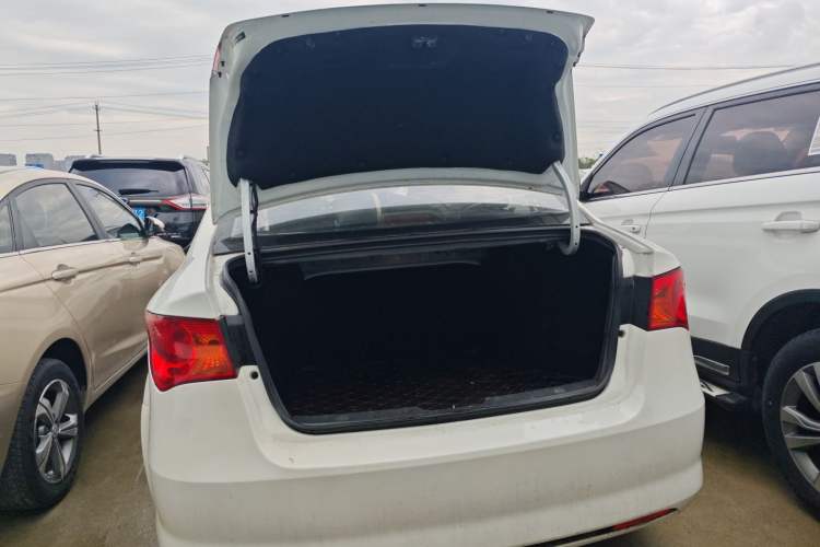 Used Roewe 350 2014 1.5L Manual Xunchi Edition