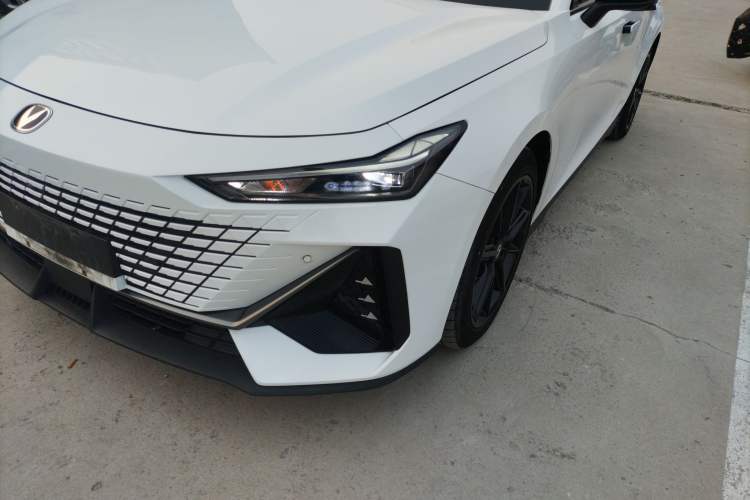 Used Changan UNI-V 2022 1.5T Prestige Version