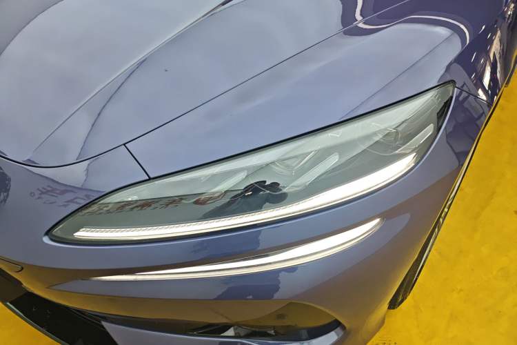 Used Denza Z9 2024 1100 km All-Wheel-Drive Ultra Version Left Front Headlight