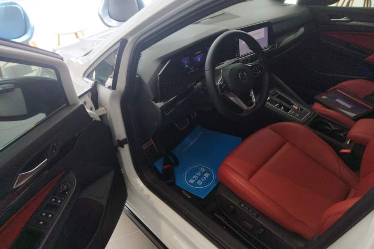 Used Volkswagen Golf 2023 Facelift 280TSI DSG R-Line Lite
