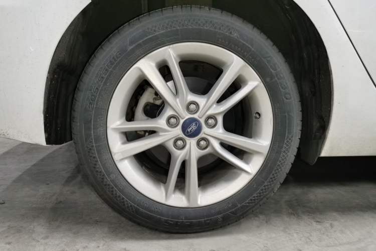 Used Ford Escort 2019 Revised Version 1.5L Automatic Enjoyment Type China VI Standard Right Rear Wheel Hub