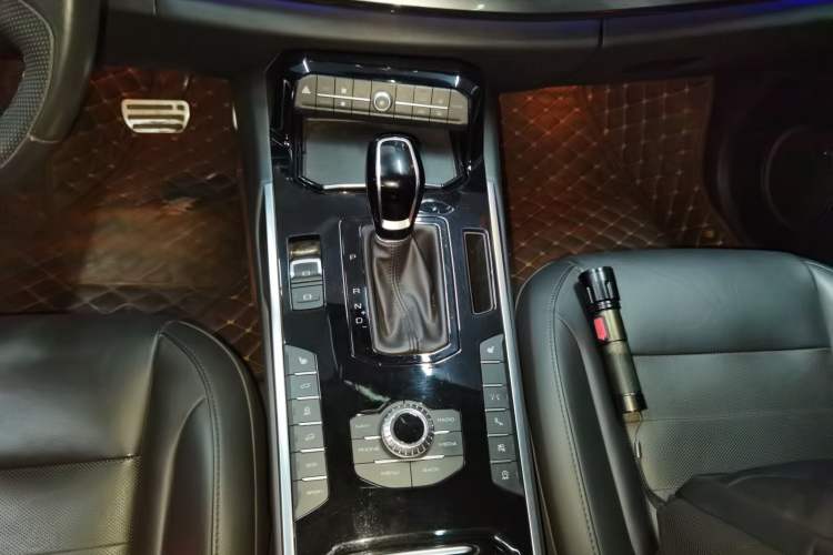 Used Wey VV7 2017 2.0T Flagship Model Gear Lever