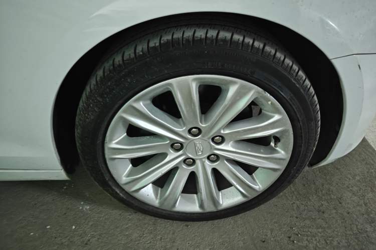 Used Cadillac ATS-L 2017 28T Tech Edition Right Front Wheel Hub