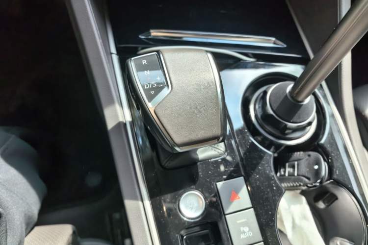 Used Volkswagen Touareg 2020 3.0 TSI Luxury Edition China VI Gear Lever