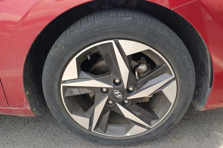 Used Hyundai Elantra 2021 1.5L CVT LUX Prestige Edition Right Front Wheel Hub