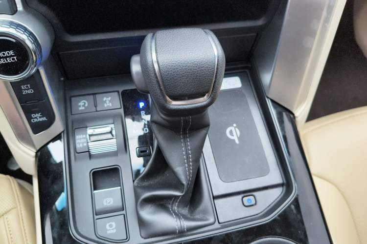 Used Toyota Land Cruiser 2022 3500 3.5T GXR with 20 Wheels Velvet Interior Ambient Lighting and Creep Mode—Middle East Edition Gear Lever