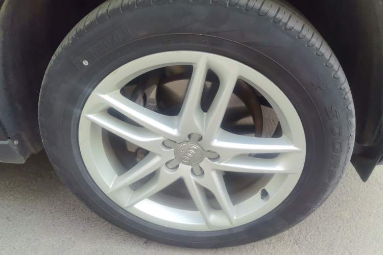 Used Audi Q5 2016 40 TFSI Comfort Model Right Front Wheel Hub