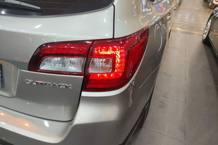 Used Subaru Outback 2015 2.5i Classic Edition Exterior 3