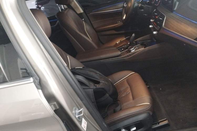 Used BMW 5 Series New Energy 2019 530Le Luxury Package Right Front Seat