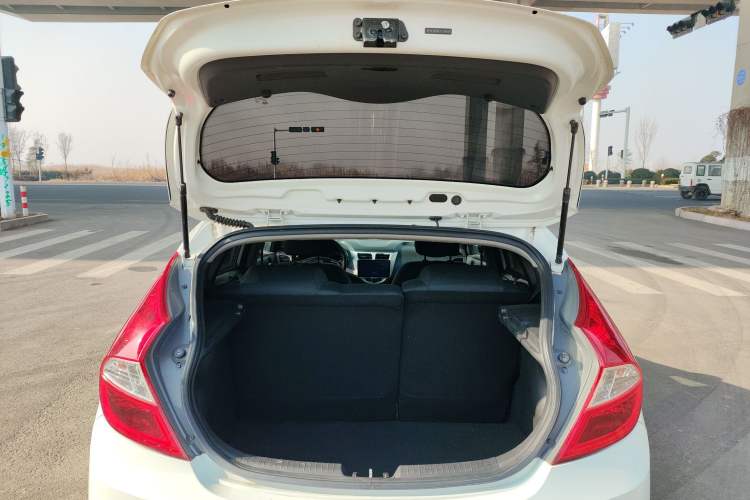 Used Hyundai Verna Ray 2016 1.4L Automatic Leading-Edge GLX Trunk