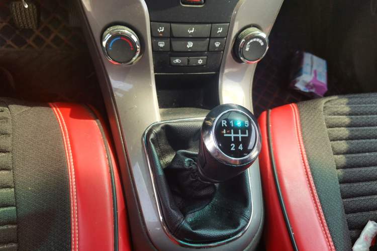 Used Chevrolet Cruze 2015 1.5L Classic SE MT Gear Lever