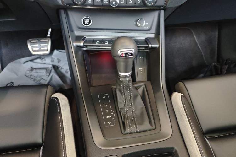 Used Audi Q3 2024 35 TFSI Fashion Dynamic Edition Gear Lever