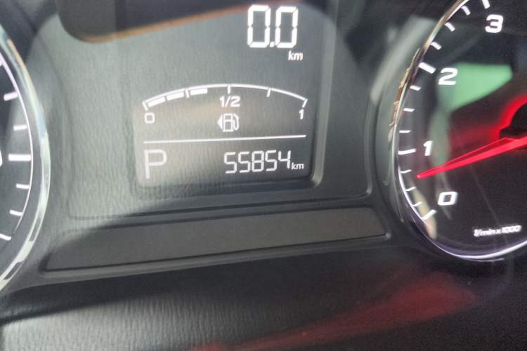 Used Roewe RX5 2016 20T Two-Wheel Drive Automatic Internet Smart Edition Odometer Close Up