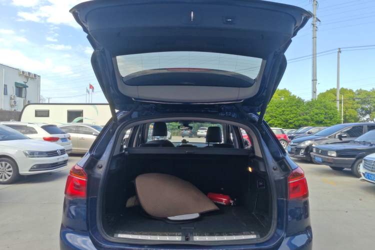 Used BMW X1 2018 sDrive20Li Leading Model Trunk