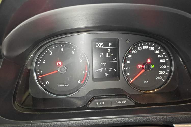 Used Volkswagen Gran Lavida 2013 1.4 TSI Automatic Comfort Model Instrument Cluster