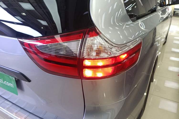 Used Toyota Sienna (Parallel Import) 2018 3.5L Two-Wheel Drive SE U.S. Specification
