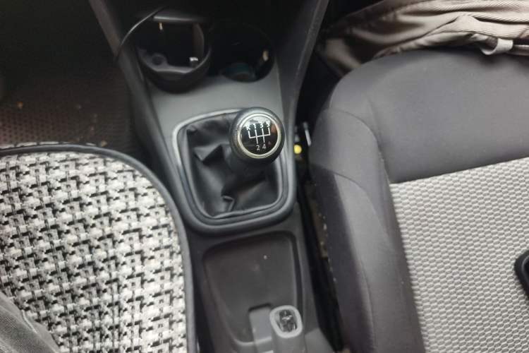 Used Volkswagen Polo 2013 1.4L Manual Fashion Edition Gear Lever