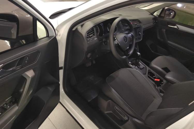 Used Volkswagen Tiguan L 2021 280TSI Automatic Two-Wheel Drive Comfort Edition – Low-Trim Version
