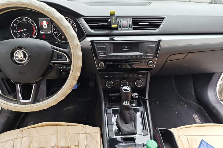 Used Skoda Superb 2016 TSI280 DSG Innovation Edition Audio And AC Panel