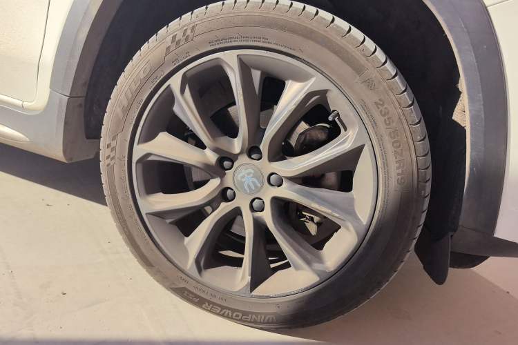Used BYD Song New Energy 2019 Song EV500 Smart Connect Elite Model Right Front Wheel Hub