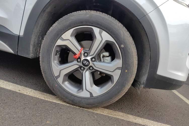 Used Hyundai Santa Fe 2023 Traveler 380T GDi Automatic All-Wheel Drive GLX HTRAC Elite Edition Right Front Wheel Hub