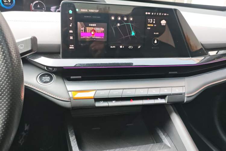 Used Changan UNI-V 2022 1.5T Smart Navigation Version
