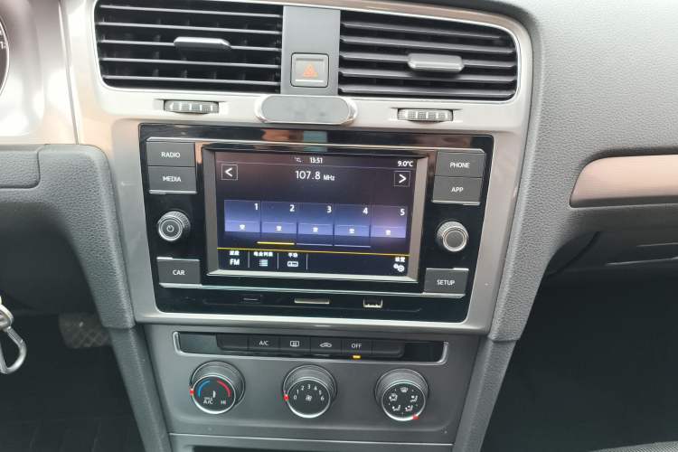 Used Volkswagen Golf 2016 1.6L Automatic Fashion Model
