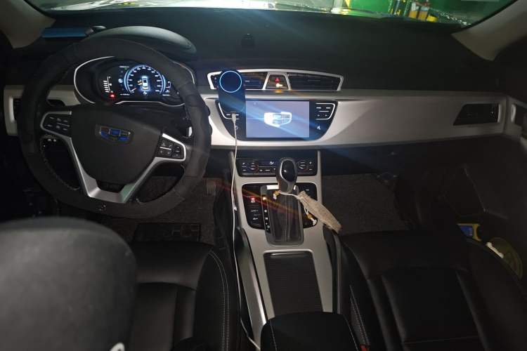 Used Geely Auto Emgrand X7 Sport 2018 1.8TD Automatic Two-Wheel Drive Smart 4G Connected Version
