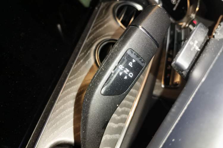 Used Mercedes-Benz E-Class New Energy 2022 Second Facelift E 350 e L Plug-in Hybrid Sports Sedan Gear Lever