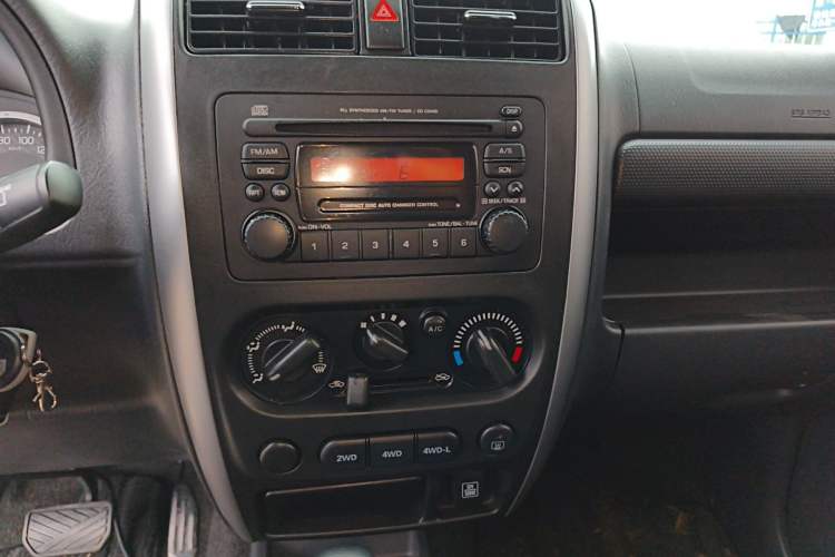Used Suzuki Jimny 2015 1.3 AT JLX Audio And AC Panel