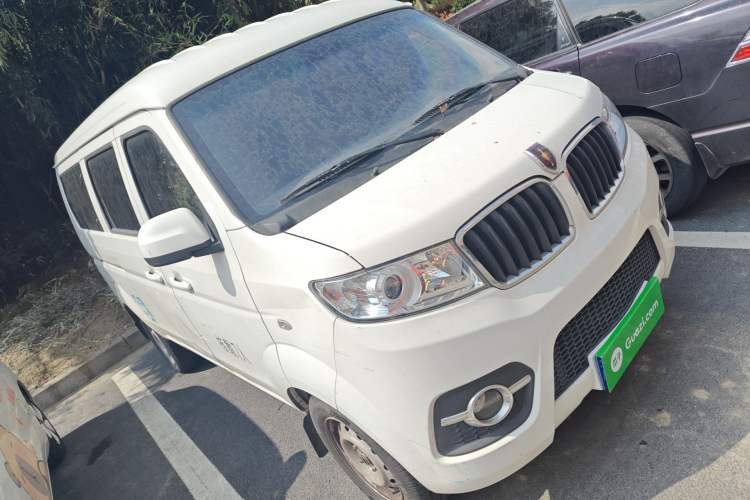 Used Jinbei Hiace X30 2023 1.5L Wealthy-Style Passenger Van 5/6/7-Seater Non-Air-Conditioned Version SWC15M
