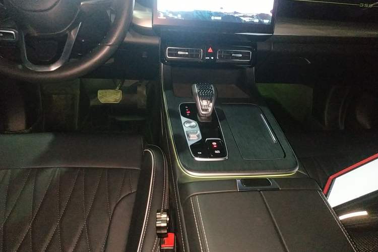 Used GAC Trumpchi GS8 2025 Linghang Series 2.0 TGDI Four-Wheel-Drive Luxury Edition 5 Seats