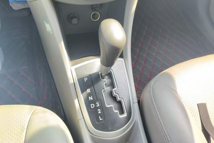 Used Hyundai Verna (older generation) 2010 Sedan 1.4L Automatic Comfort Model GS Gear Lever