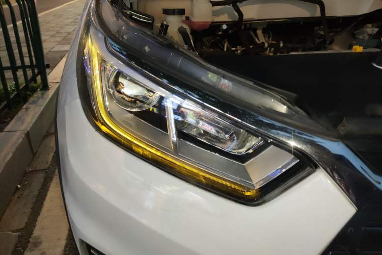 Used BYD Yuan New Energy 2018 EV360 Smart Connect Cool Edition Right Front Headlight