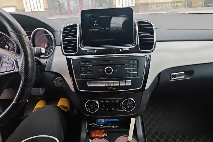 Used Mercedes-Benz GLE Coupe 2017 GLE 400 4MATIC Coupe SUV Audio And AC Panel