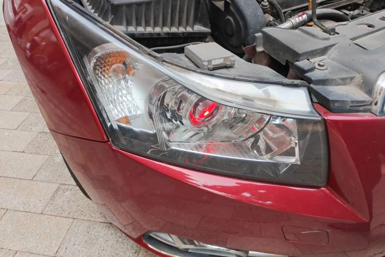 Used Chevrolet Cruze 2013 1.6L SE WTCC Edition MT Right Front Headlight