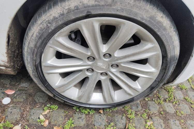 Used Cadillac ATS-L 2017 28T Tech Edition Right Front Wheel Hub