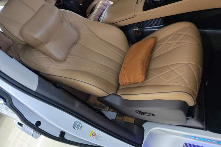 Used Denza D9 2023 DM-i 945 Business Edition