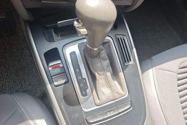 Used Audi A4L 2012 1.8 TFSI Automatic Comfort Model Gear Lever