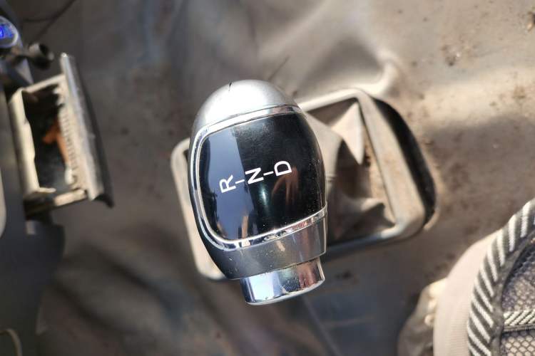 Used Skywell D10  Gear Lever